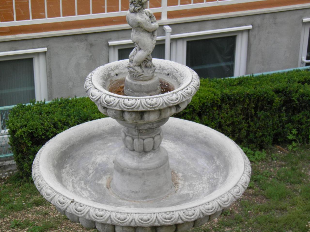 Apartments Angela - With Beautiful Courtyard Brela Extérieur photo