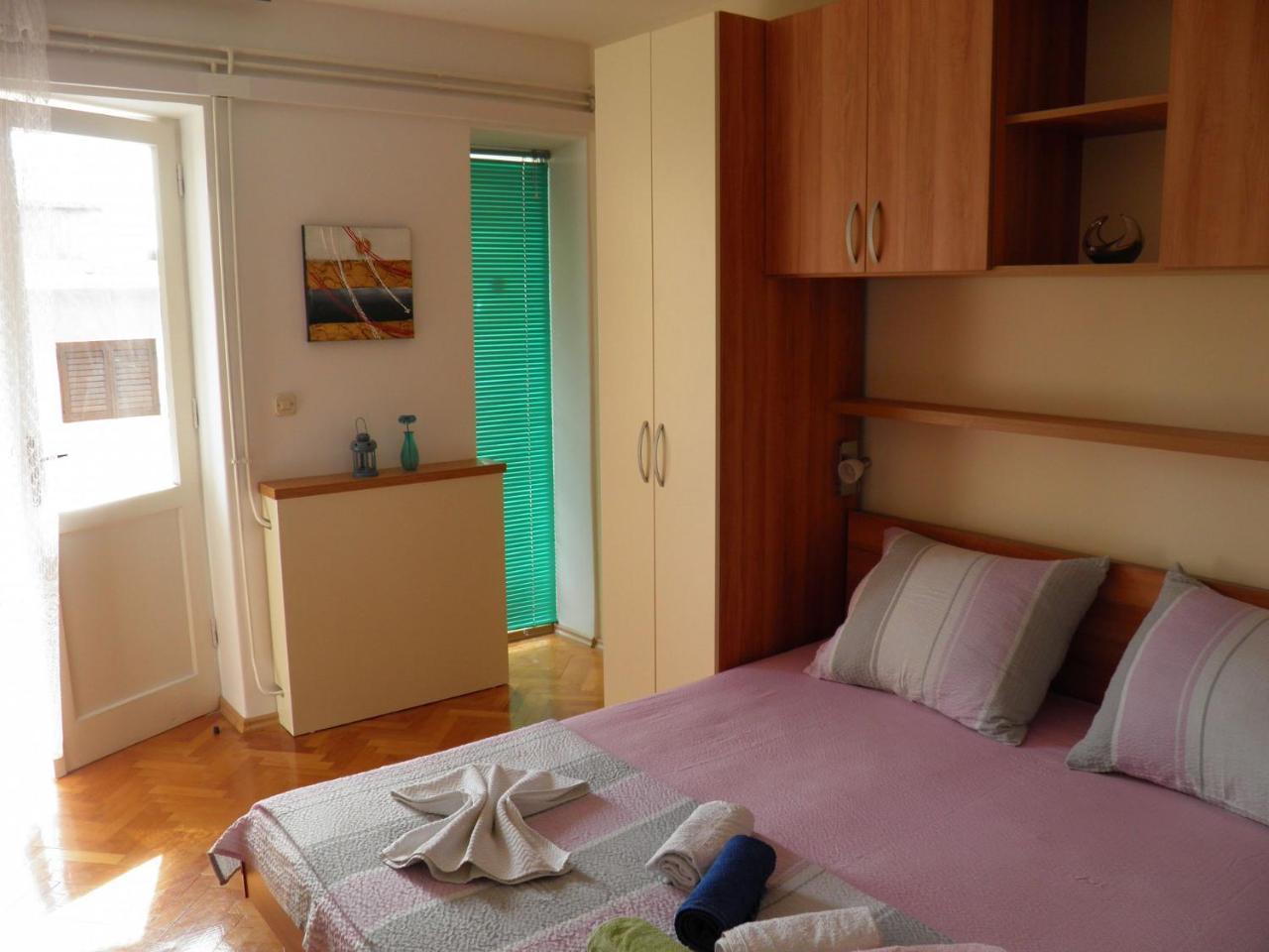 Apartments Angela - With Beautiful Courtyard Brela Extérieur photo